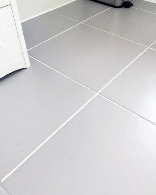 Nền gạch trắng với mạch rất nhỏ, đều